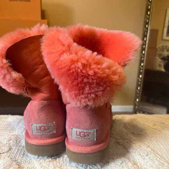 UGG Bailey Button Kimono Flower - Size 5 - Picture 2 of 8